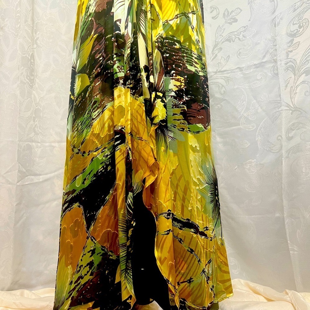 Cachet Silk and Rayon Size 10, gold/green, beaded and jeweled collar gown. - Picture 9 of 10